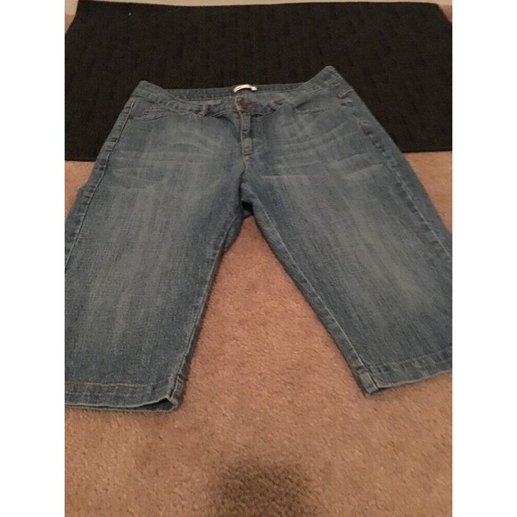 Lee Women's Lower On The Waist Capri Jeans Pockets Size 12M Blue - Picture 1 of 8